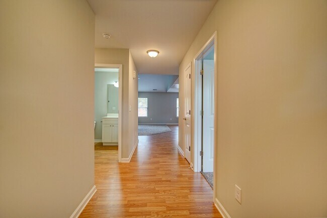 Building Photo - Lovely 3 BR, 2 BA Home. Conveniently Located  Between Spartanburg & Greenville, Near The Inland Port