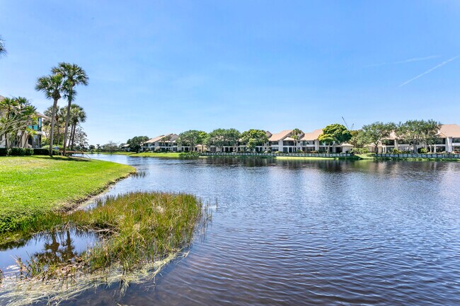 Building Photo - 16997 Waterbend Dr
