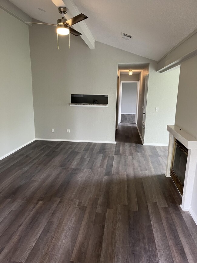 Building Photo - 10802 E 14th Ct