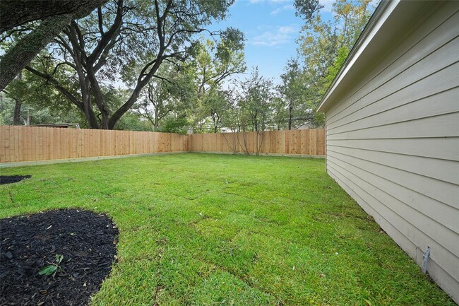 Building Photo - 10311 Londonderry Dr