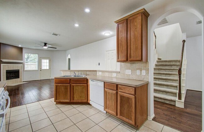 Building Photo - 14543 Bergenia Dr