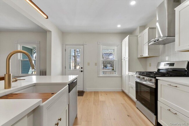 Building Photo - 8 S Cedar St