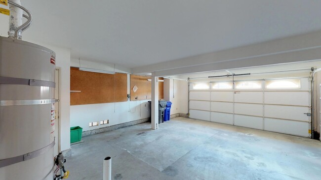 Building Photo - Spacious 3 bedroom | Cays with partial oce...