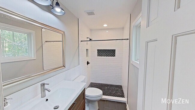 Building Photo - 1407 Hall Blvd