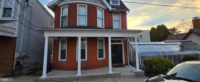 Building Photo - 213 W Market St