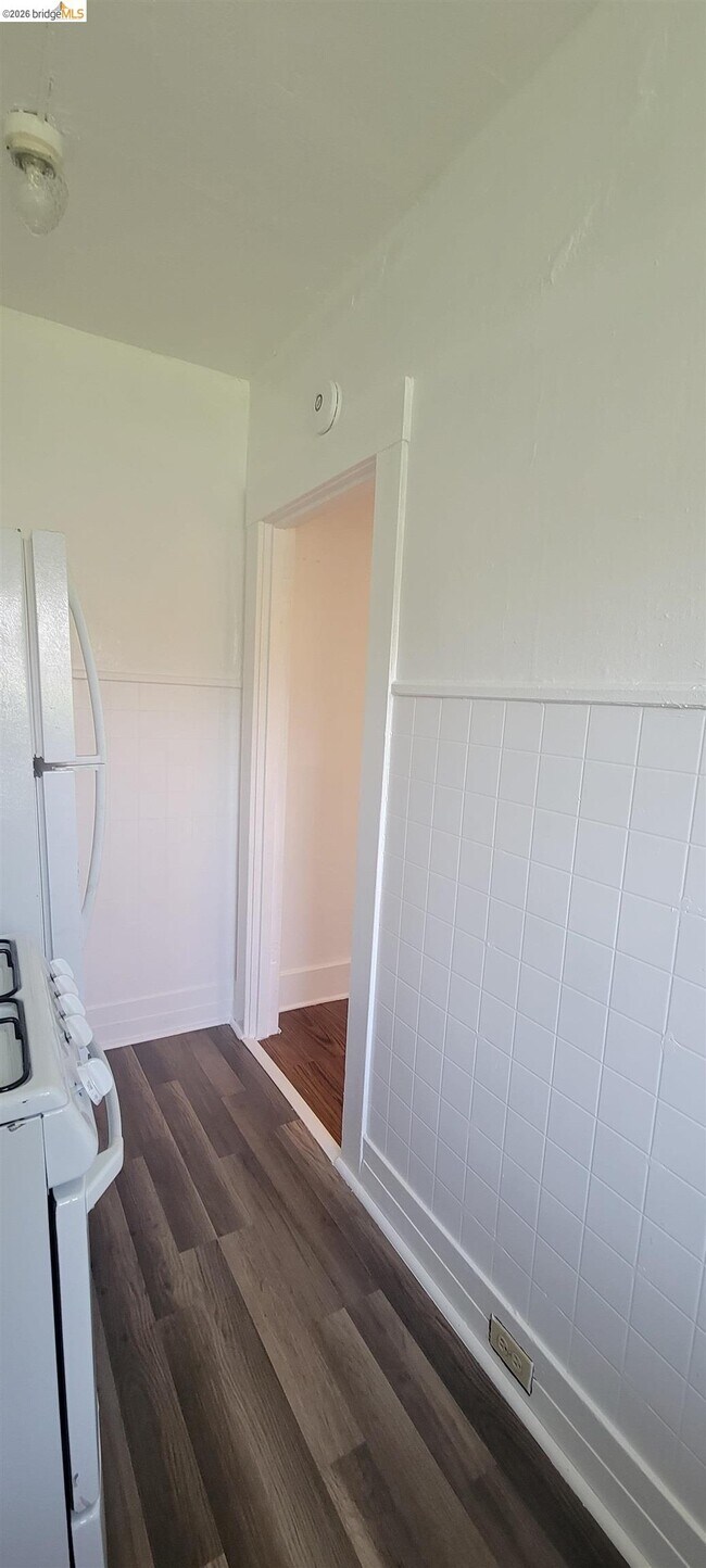 Building Photo - 1325 E 21st St