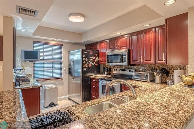 Building Photo - 3850 Oaks Clubhouse Dr