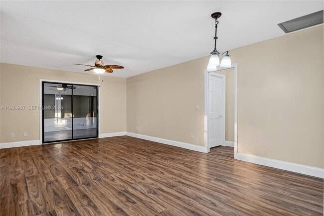 Building Photo - 525 SE Brookside Terrace