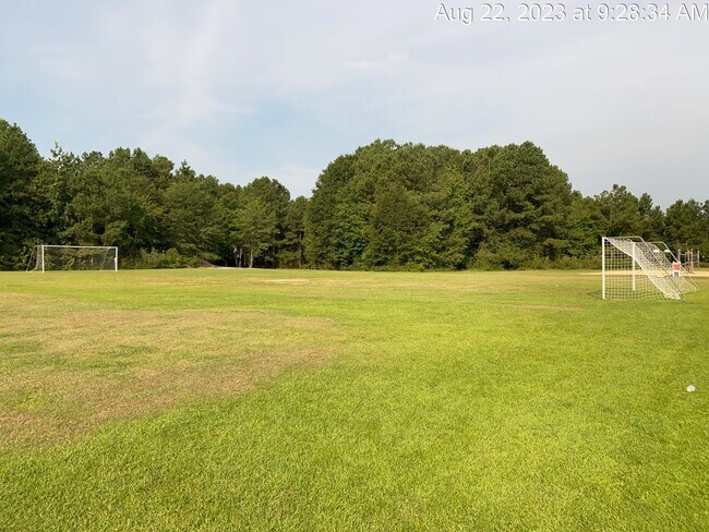 Building Photo - 299 Ranier Dr
