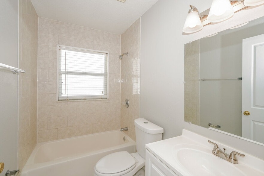 Building Photo - 28434 Meadowrush Way