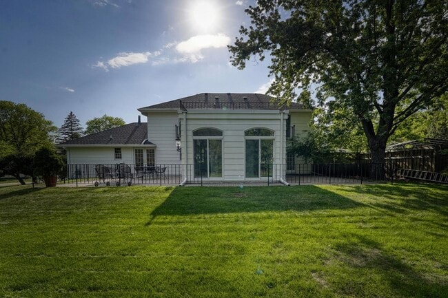 Building Photo - 5721 Londonderry Rd