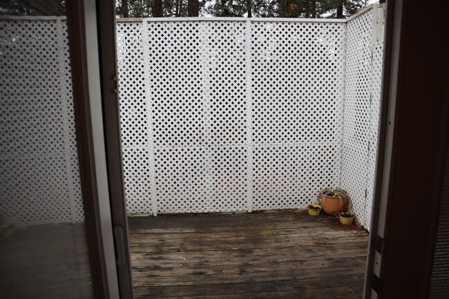 Building Photo - Duplex in Post Falls