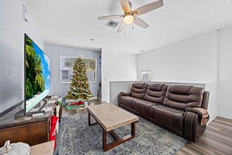 Building Photo - 3128 Grandiflora Dr