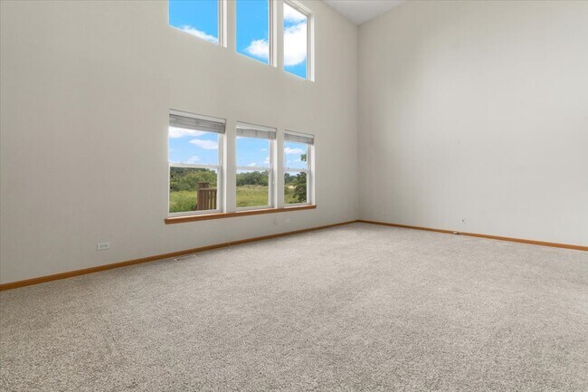 Building Photo - 966 Forest View Way