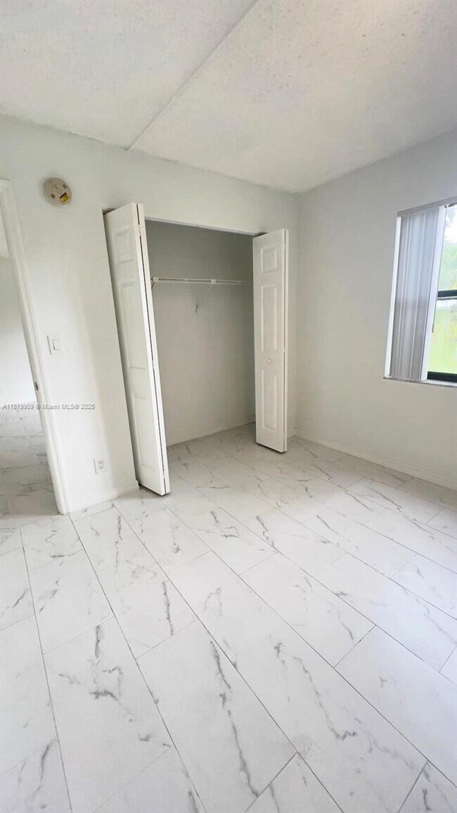Building Photo - 11453 NW 39th Ct