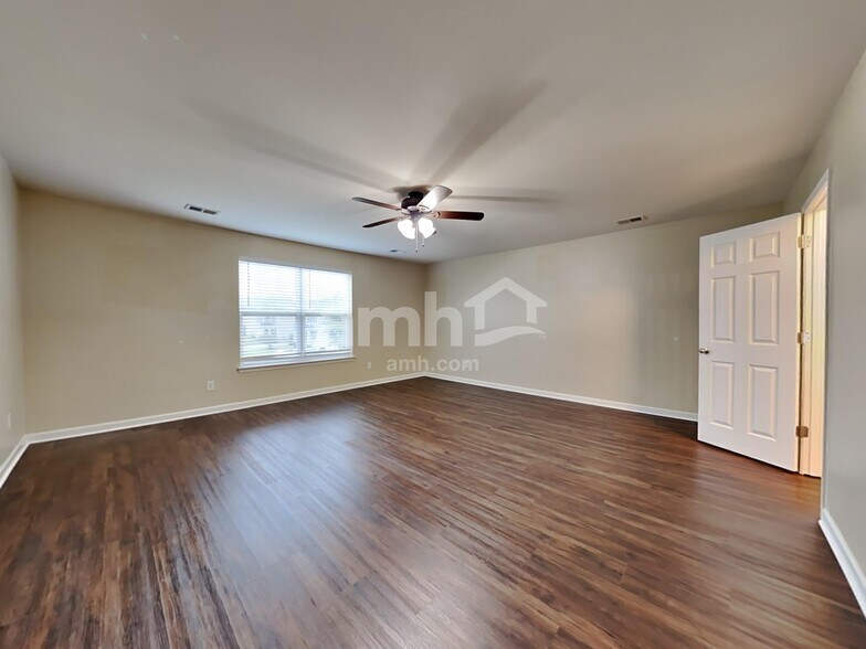 Building Photo - 195 Meadow Wood Rd