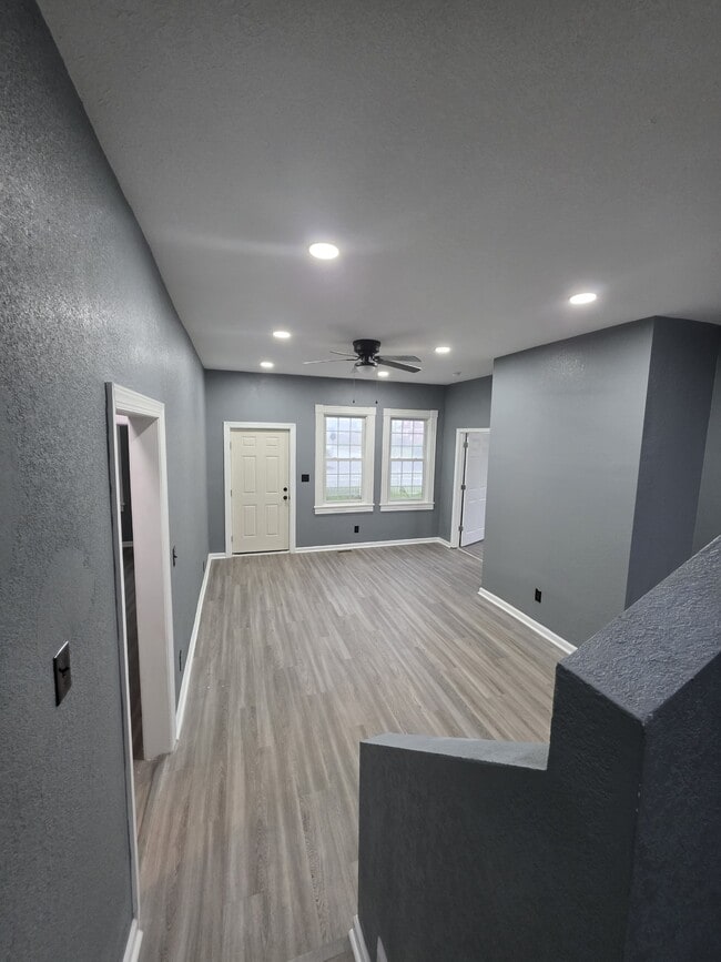 Building Photo - 307 E Pembroke Ave