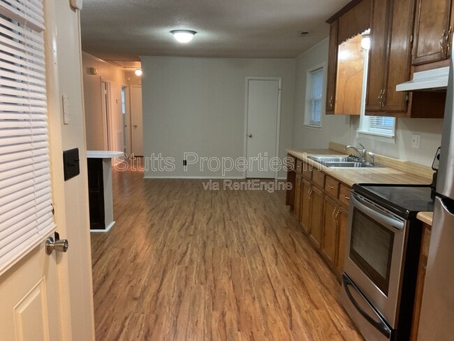 Primary Photo - 2511 Evergreen Ave