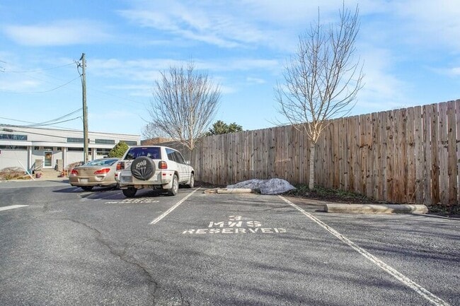 Building Photo - 1216 Sophia St