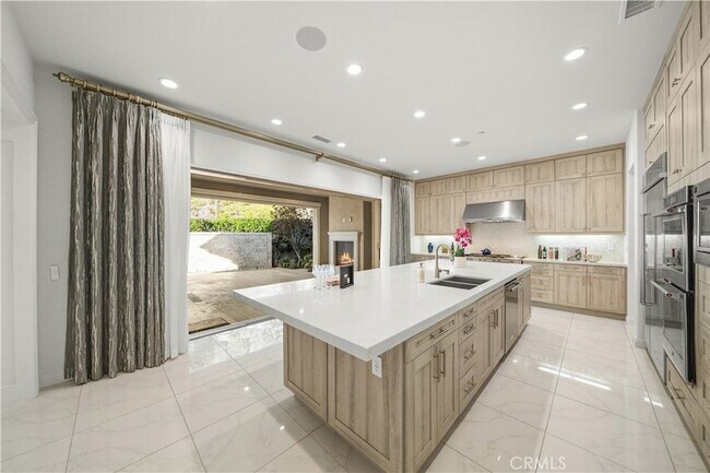 Building Photo - 1151 Summit Oak Dr