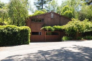 Building Photo - 9-11 Hillside Ave