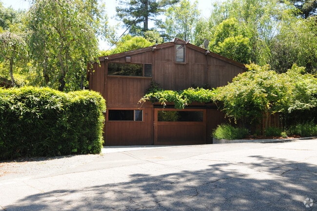 Building Photo - 9-11 Hillside Ave