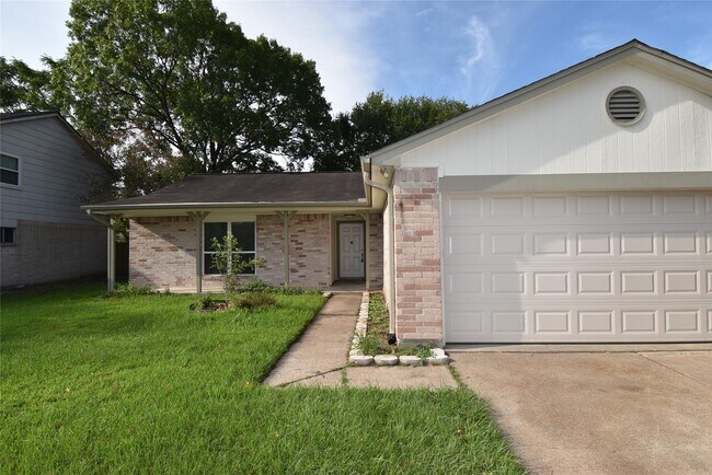 Primary Photo - 18007 Forest Cedars Dr