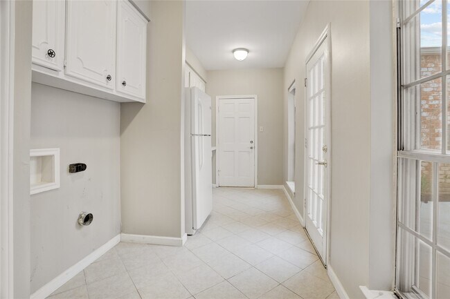 Building Photo - 7514 Olympia Dr