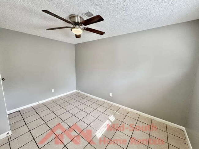 Building Photo - 5168 Corkwood Dr