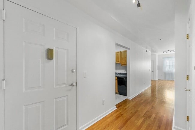 Building Photo - 318 54th St