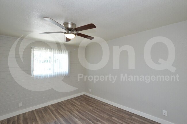 Building Photo - 6044 N 21st Ave