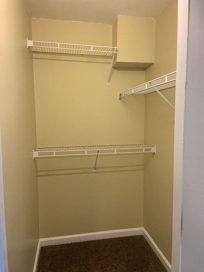 Building Photo - 2 BR Lawndale condo--water included!