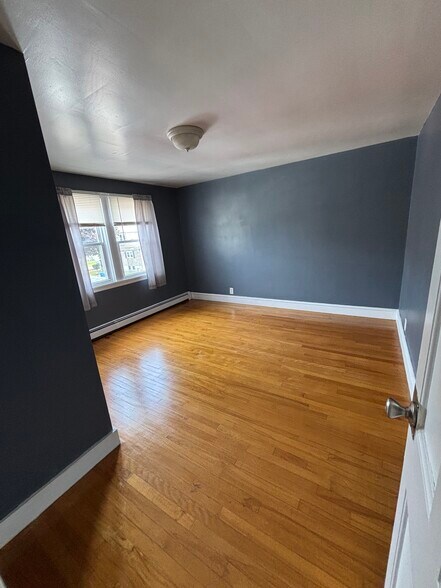 Building Photo - 13 Stayton St