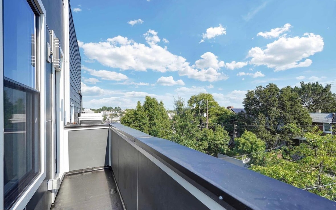 Building Photo - 638 Franklin St NE