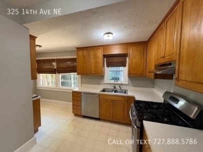 Building Photo - 325 14th Ave NE