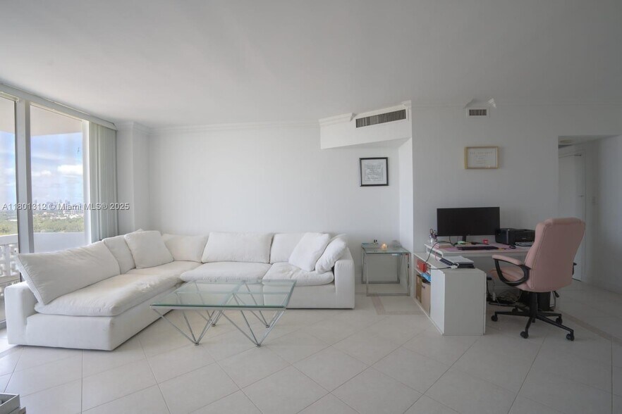 Building Photo - 4747 Collins Ave
