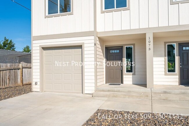 Building Photo - 1070 S Grand Dr