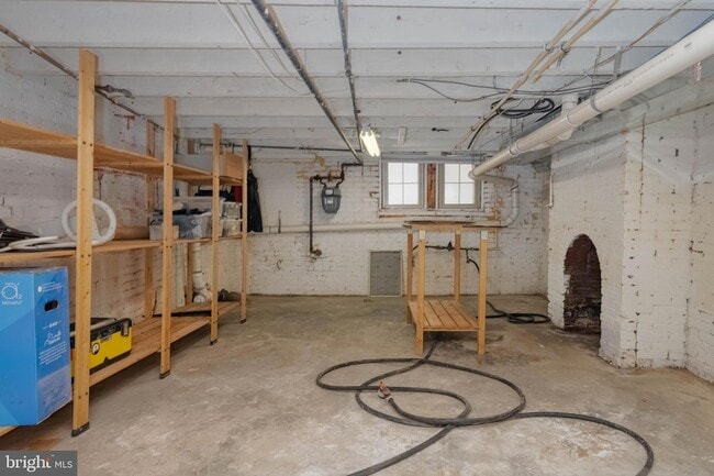 Building Photo - 224 N Milton Ave