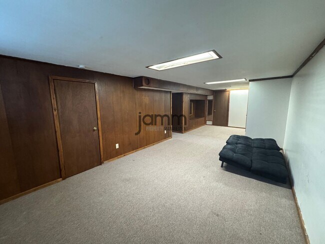 Building Photo - 14635 Sylvia Dr
