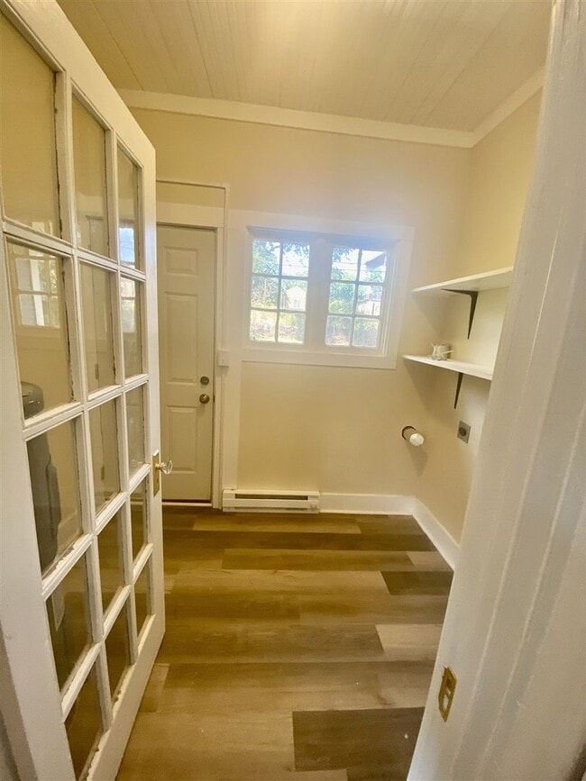 Building Photo - Restored 3 br 2 ba Craftsman style Home fo...