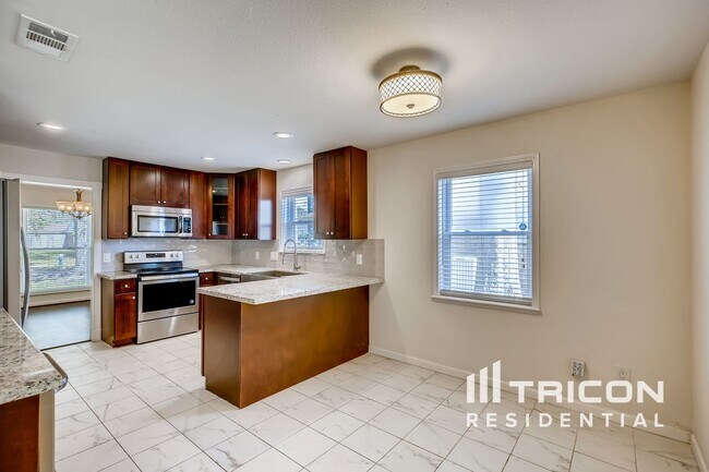 Building Photo - 8127 Twin Hills Dr