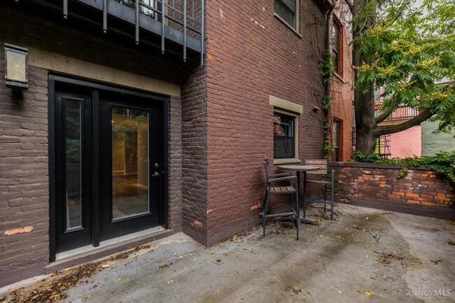 Building Photo - 127 W 9th St