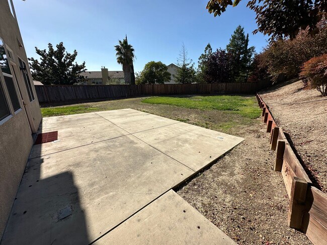 Building Photo - Beautiful Remodeled 4 Bedroom, 3 Bath Home