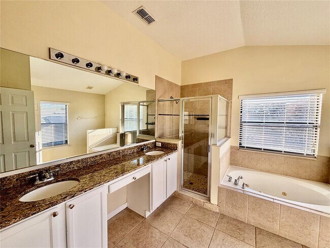 Building Photo - 2117 Lili Petal Ct