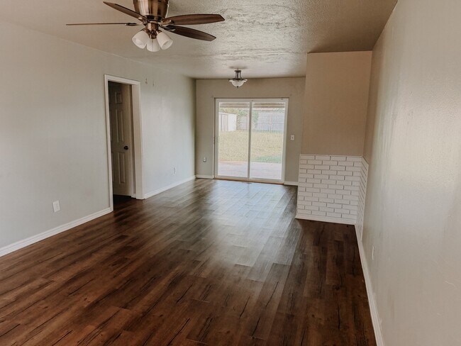 Building Photo - 6336 N Hammond Ave