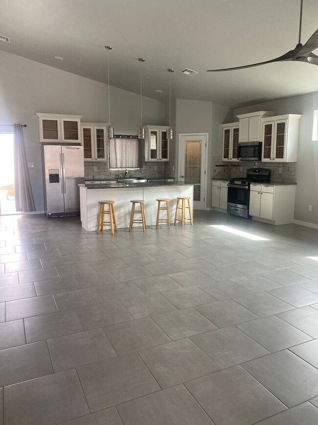 Building Photo - Beautiful Newer Home in Great Location