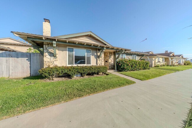 Building Photo - 16562 Sabot Ln