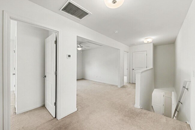 Building Photo - 121 Rockingham Way