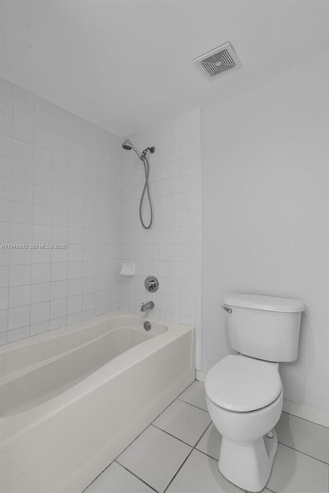 Building Photo - 2401 W Preserve Way