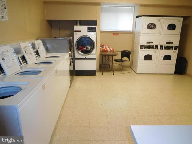 Building Photo - 4390 Lorcom Ln